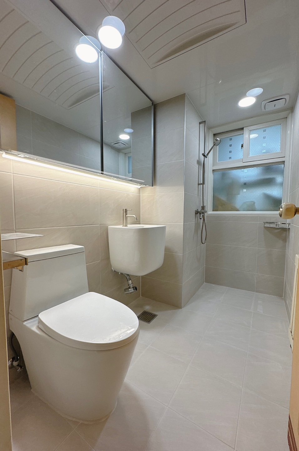 /user/b/borntileandbath/editor/2312/ab5a6479c09a47d08c01bf70836a4adc_1703316124_7114.jpg 이미지크게보기