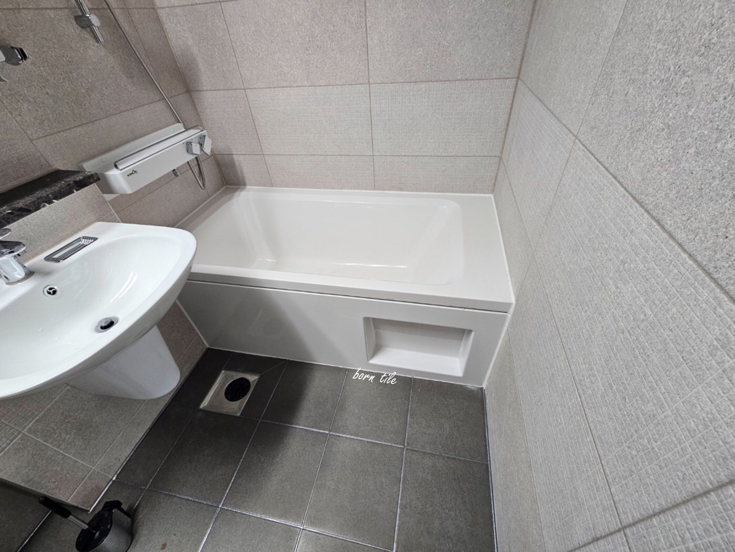 /user/b/borntileandbath/editor/2404/49118504a5a1dae53334f471f9e8f99a_1712506148_2059.jpg 이미지크게보기